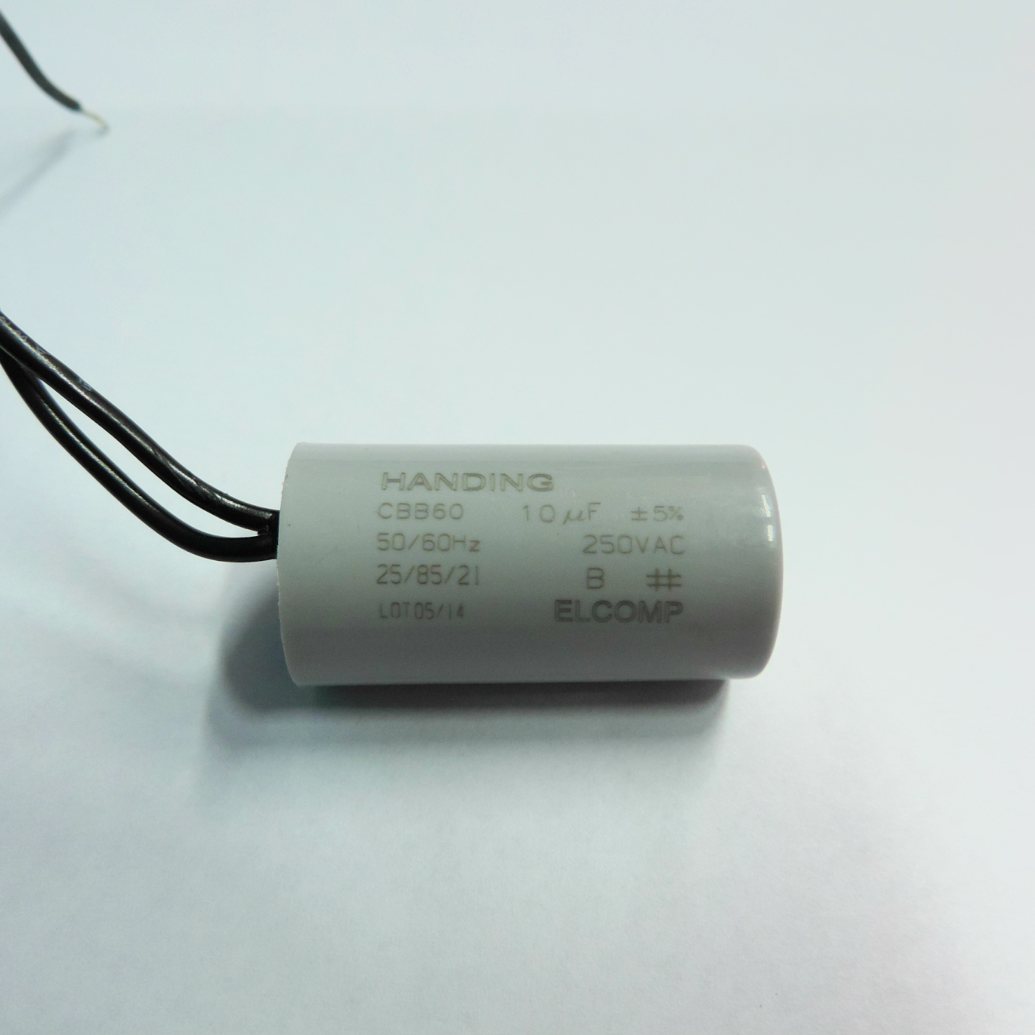CAPACITOR PERMANENTE (MOTOR) 10UFX250V 5% 25X48 GRANEL (IMPORTADO)